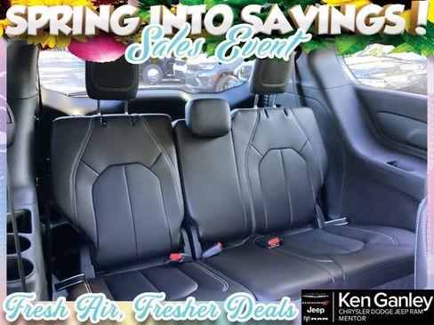 New 2026 Chrysler Pacifica Select AWD/4WD image 17