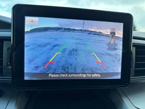 Used 2021 Ford Explorer XLT image 23