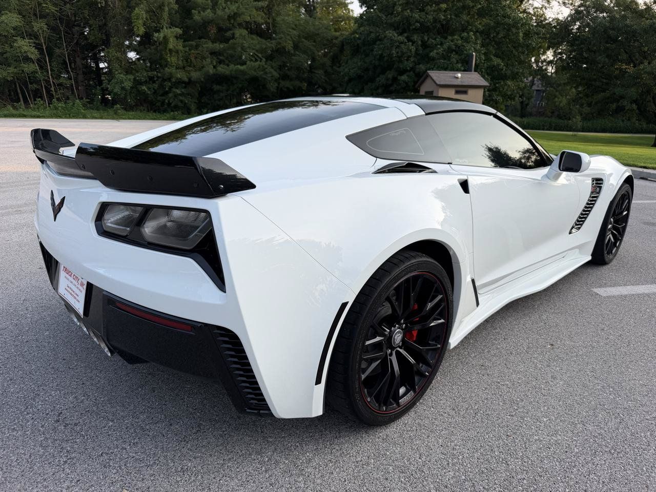 Used 2016 Chevrolet Corvette Z06 w/ 2LZ Preferred Equipment Group RWD image 3