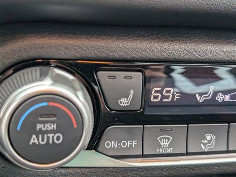 Certified 2025 Nissan Versa SR w/ Trunk Package image 19