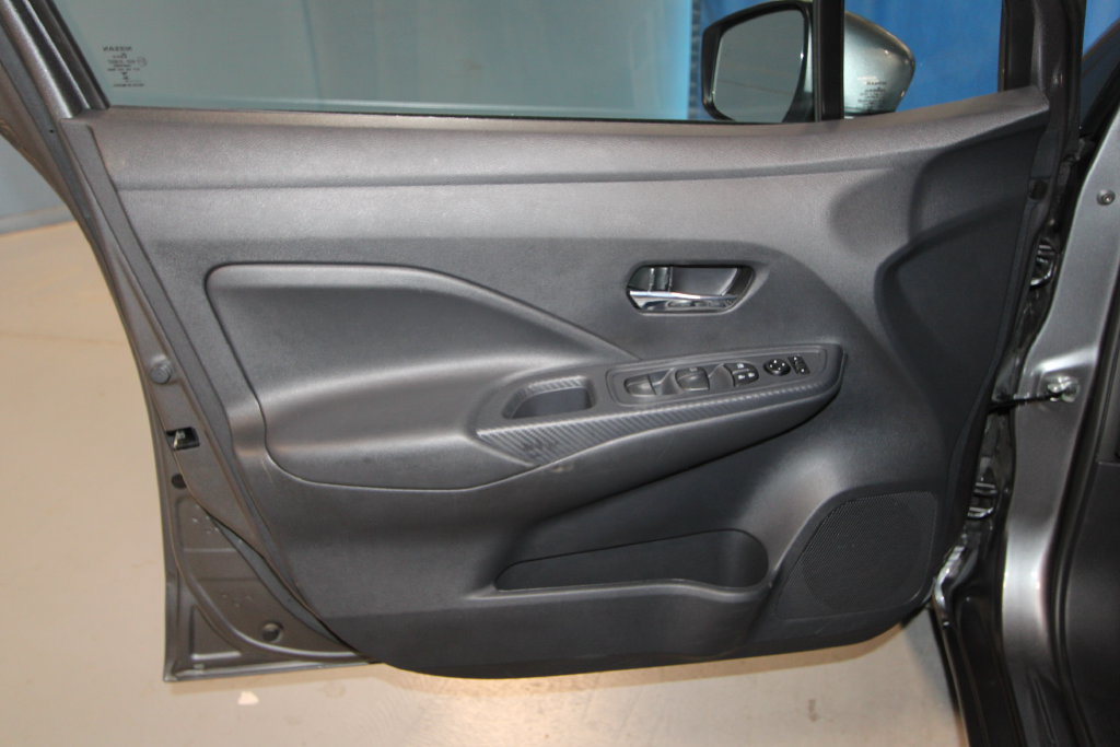 Used 2025 Nissan Versa SV FWD image 5