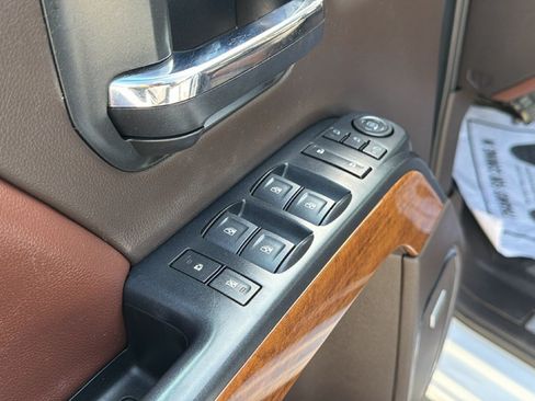 Used 2018 Chevrolet Silverado 1500 High Country AWD/4WD image 9