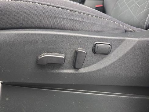 Used 2025 Nissan Frontier SV image 24