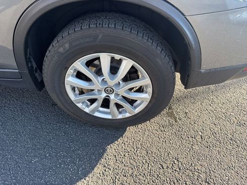 Used 2018 Nissan Rogue SV w/ Sun & Sound Touring Package image 13