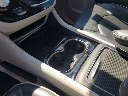 Used 2023 Chrysler Pacifica Limited image 20