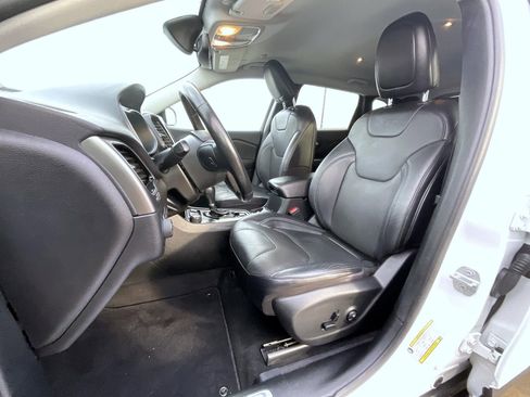 Used 2020 Jeep Cherokee Limited image 11