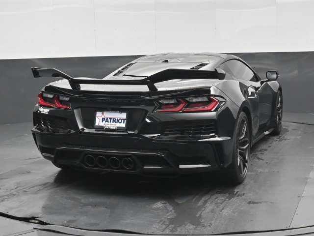 Used 2024 Chevrolet Corvette Z06 RWD image 2