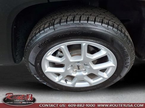 Used 2023 Jeep Renegade Latitude AWD/4WD image 7