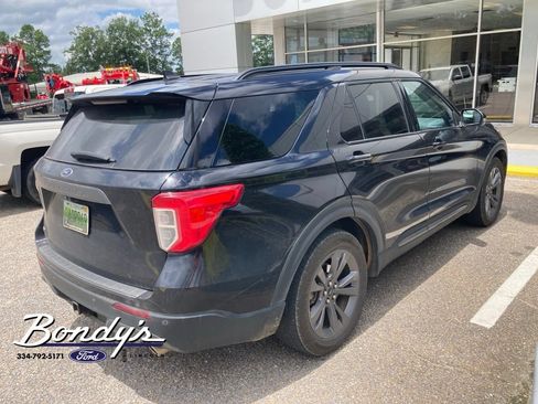 Used 2023 Ford Explorer XLT w/ Equipment Group 202A RWD image 5