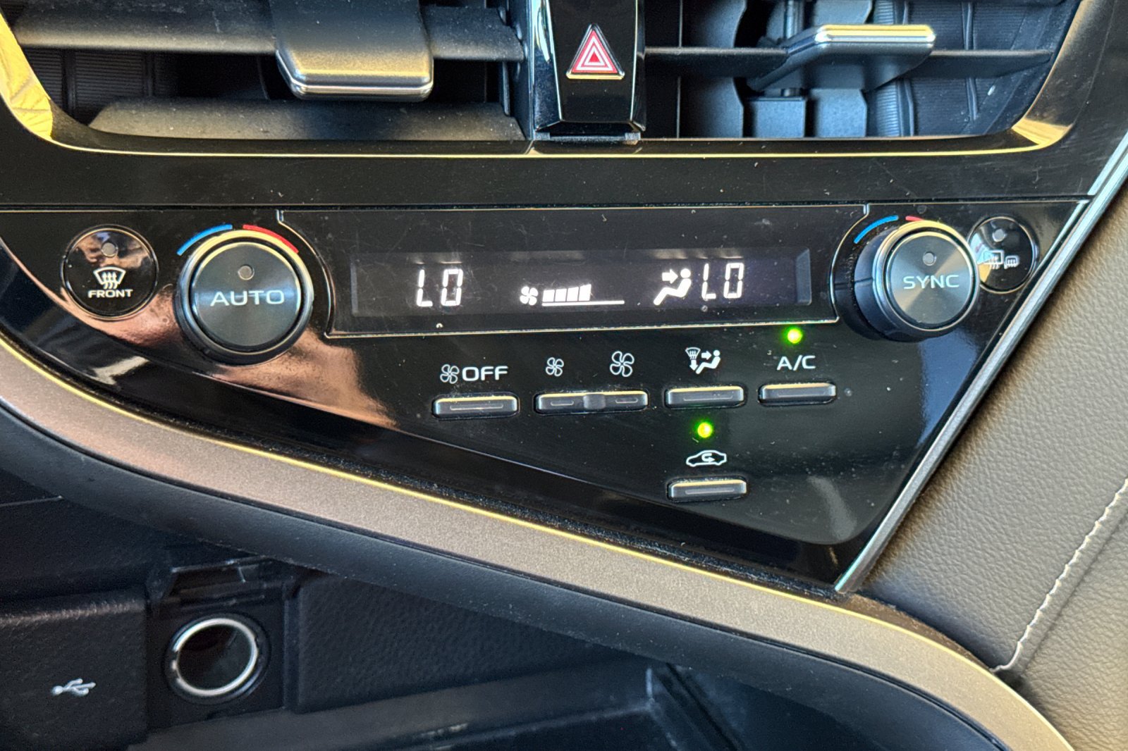 Used 2024 Toyota Camry SE FWD image 23