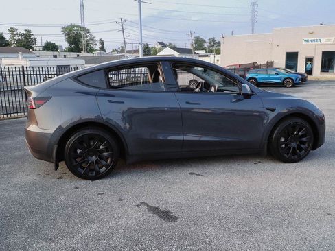 Used 2022 Tesla Model Y Long Range AWD/4WD image 8