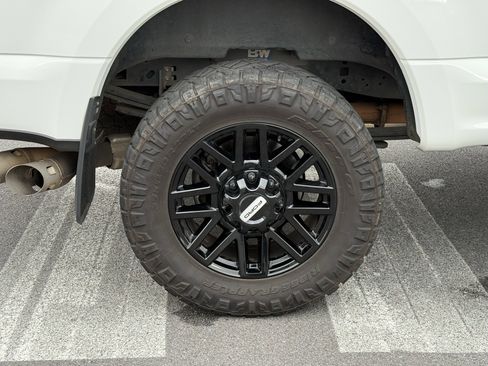 Used 2022 Ford F250 Lariat w/ Black Appearance Package image 11