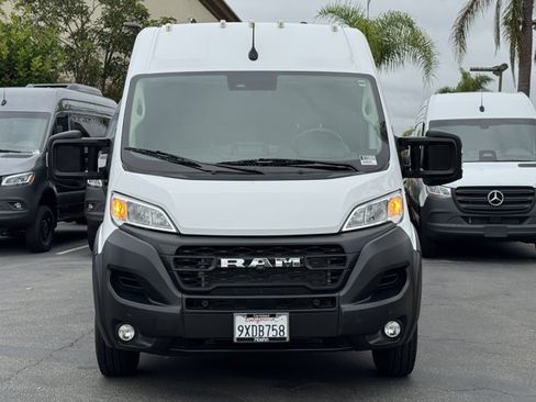 Used 2023 RAM ProMaster 2500 w/ Driver Convenience Group FWD image 3