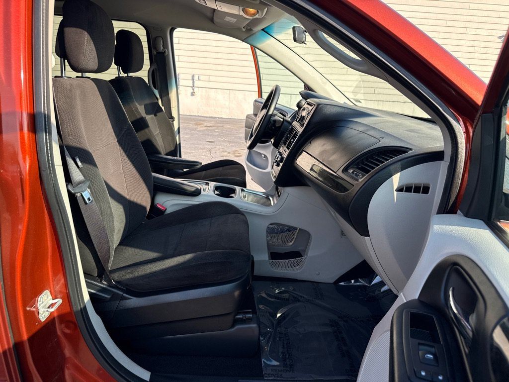 Used 2012 Dodge Grand Caravan SXT FWD image 14