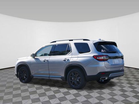 New 2025 Honda Pilot Touring image 3