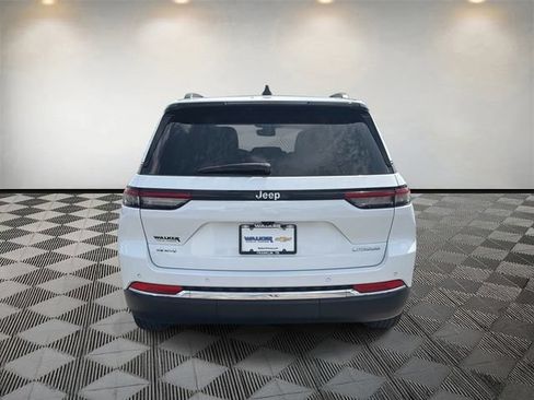 Used 2024 Jeep Grand Cherokee Laredo AWD/4WD image 6