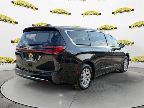 Certified 2024 Chrysler Pacifica Touring-L image 5