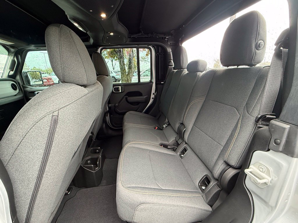 Used 2024 Jeep Gladiator Sport AWD/4WD image 31