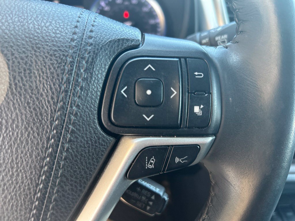 Used 2019 Toyota Highlander XLE AWD/4WD image 9