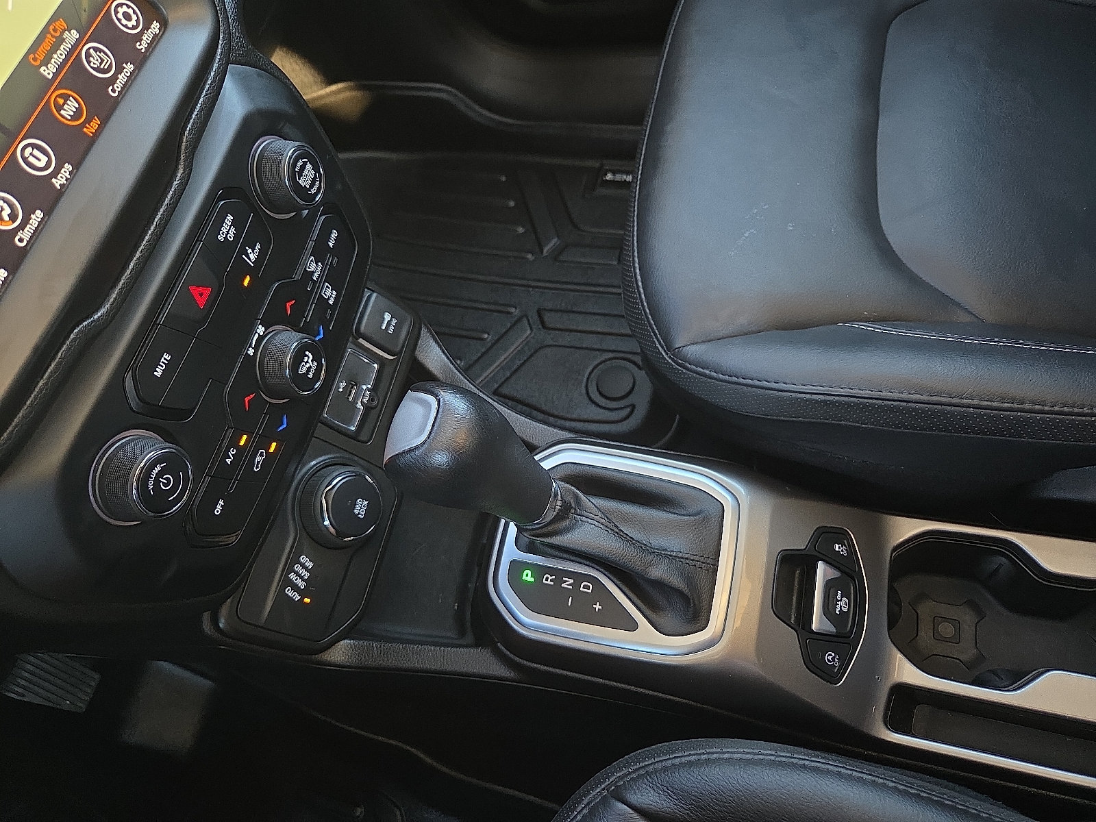 Used 2021 Jeep Renegade Limited w/ Sun & Sound Group AWD/4WD image 25