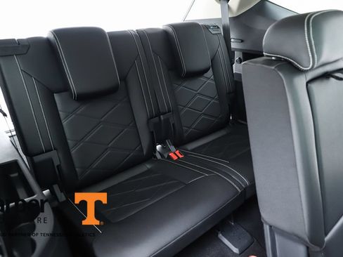 Used 2025 Volkswagen Atlas SE w/ Panoramic Sunroof Package FWD image 40