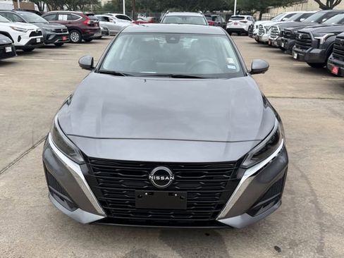 Used 2023 Nissan Altima 2.5 SL FWD image 2