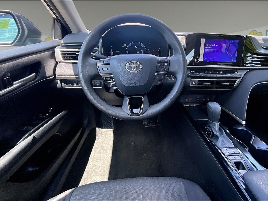 Used 2025 Toyota Camry LE FWD image 17
