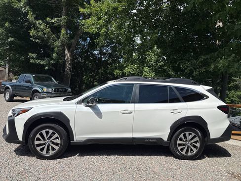Used 2023 Subaru Outback Premium AWD/4WD image 13