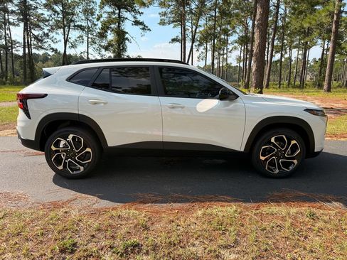 New 2026 Chevrolet Trax RS w/ Sunroof Package FWD image 6