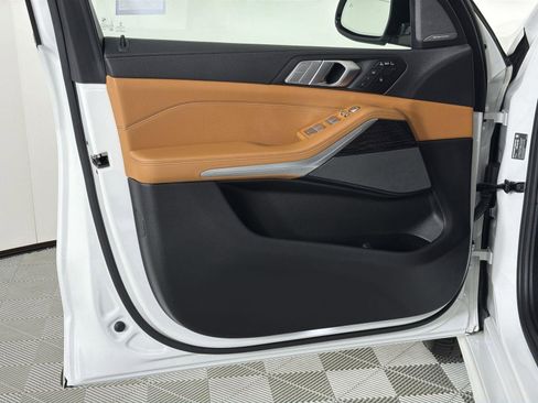 Used 2022 BMW X7 M50i w/ Executive Package image 21