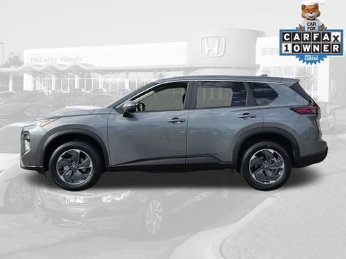 Used 2024 Nissan Rogue SV FWD image 2