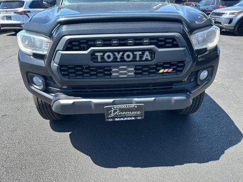 Used 2021 Toyota Tacoma TRD Off-Road AWD/4WD image 21