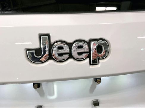 Used 2017 Jeep Grand Cherokee Limited AWD/4WD image 29