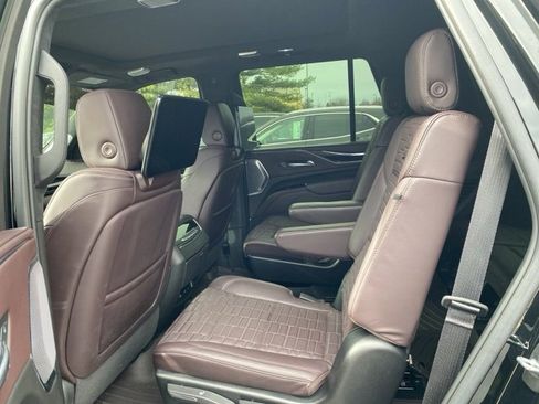 Used 2024 Cadillac Escalade Sport Platinum w/ LPO, ONYX Package image 5