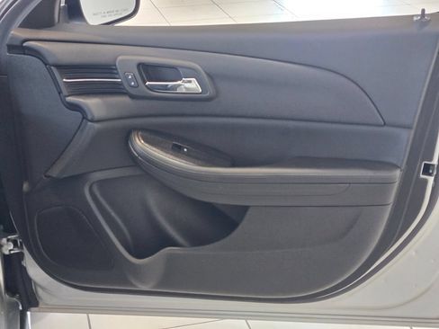 Used 2016 Chevrolet Malibu LT w/ Power Convenience Package FWD image 4