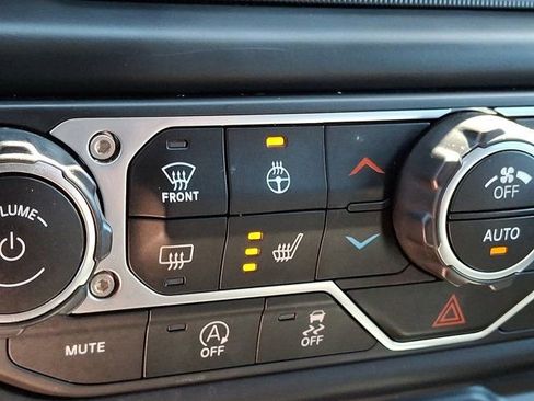Used 2021 Jeep Gladiator Overland w/ Popular Equipment Package AWD/4WD image 28
