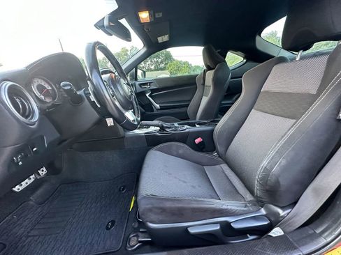 Used 2019 Toyota 86 RWD image 11