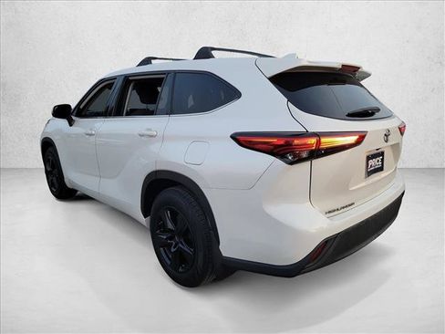 Used 2021 Toyota Highlander L image 7