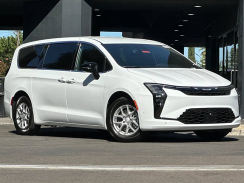 New 2027 Chrysler Pacifica Select FWD image 2