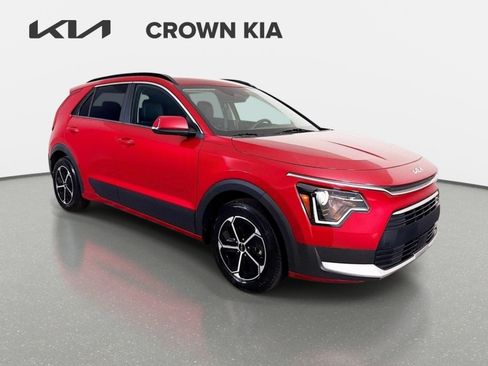 Certified 2025 Kia Niro EX FWD image 3