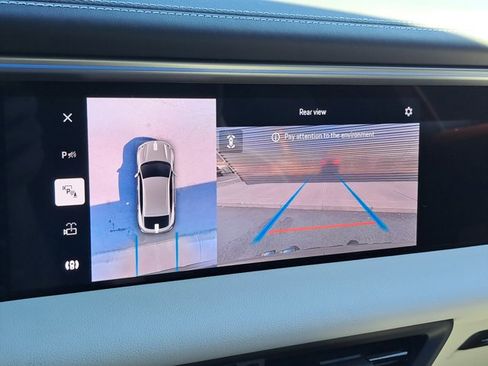 Certified 2025 Porsche Macan Electric image 34