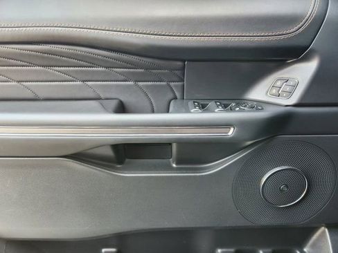 Used 2024 Ford Expedition Platinum image 21