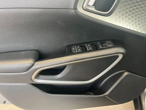 Used 2025 Kia Soul LX w/ LX Technology Package image 18