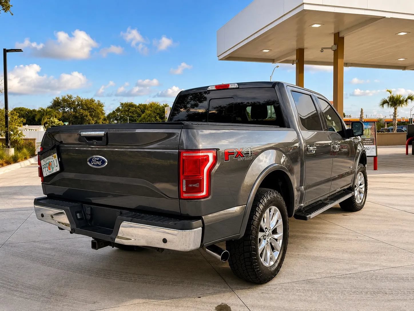 Used 2015 Ford F150 Lariat w/ Equipment Group 502A Luxury AWD/4WD image 10