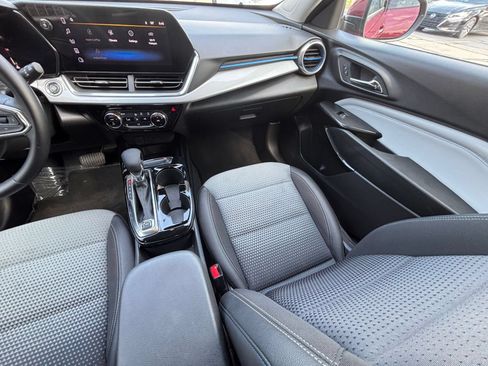 Used 2025 Chevrolet Trax LT w/ LT Convenience Package FWD image 35