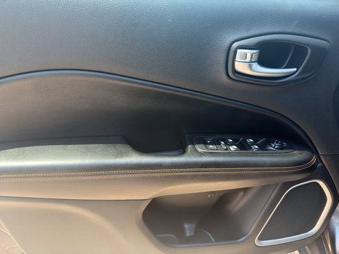 Used 2019 Jeep Compass Limited AWD/4WD image 14