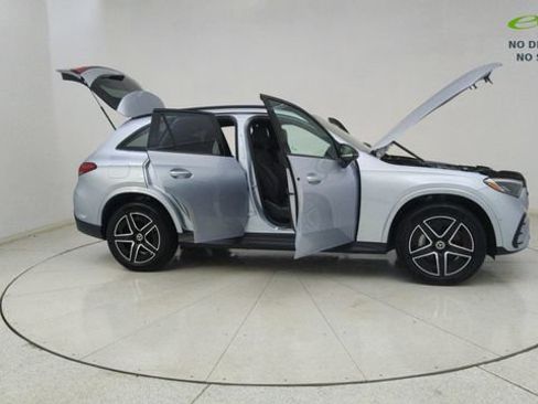 Used 2025 Mercedes-Benz GLC 300 4MATIC image 71