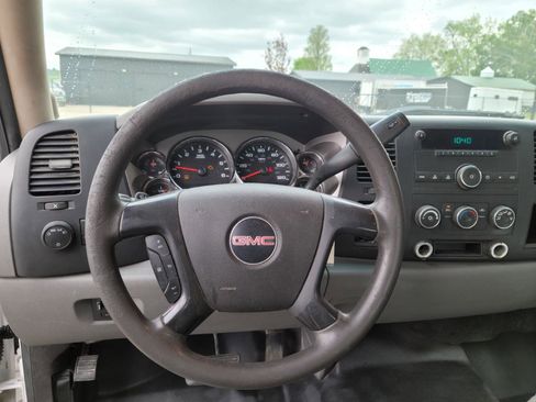 Used 2010 GMC Sierra 2500 W/T RWD image 9