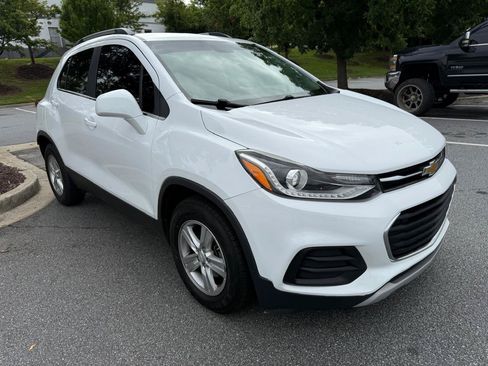 Used 2019 Chevrolet Trax LT FWD image 3