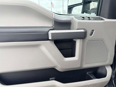 Used 2019 Ford F250 XLT w/ XLT Premium Package image 13